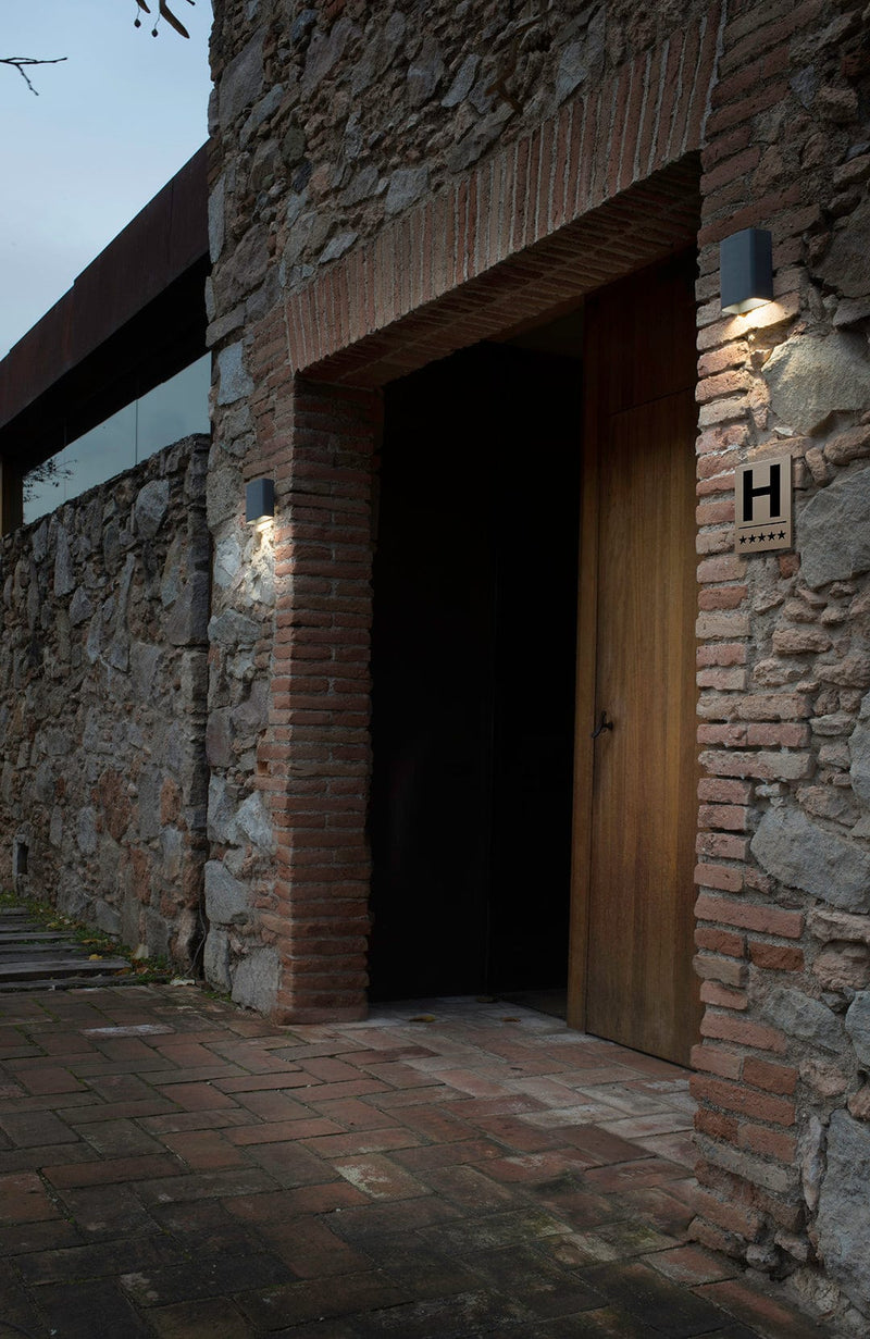 WALL FIXTURE IP66 CLOUS 136MM LED 11 LED WARM-WHITE 3000K ON-OFF URBAN GREY 537L 05-9926-Z5-CL