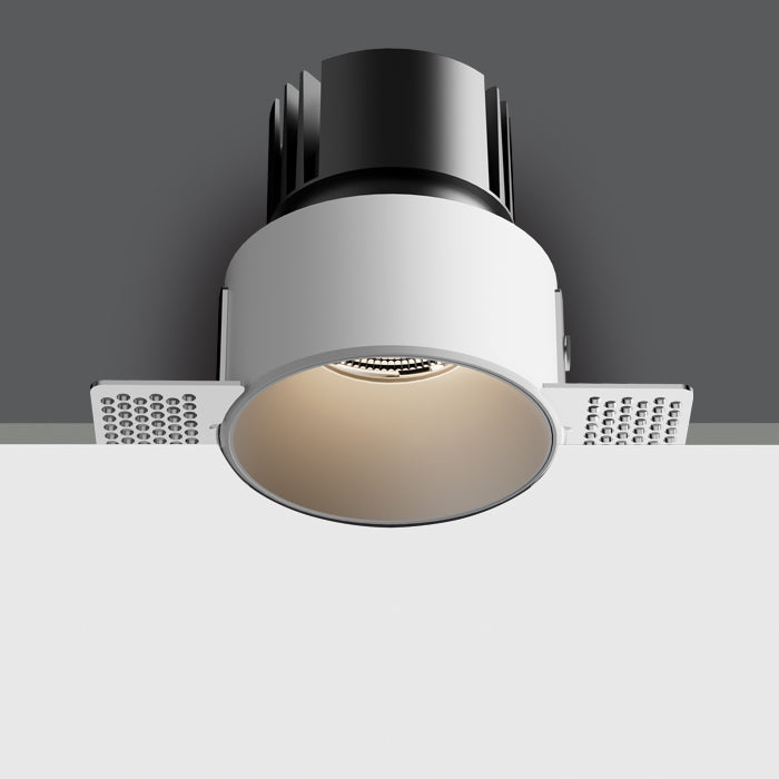 10107BT/W/V: 6,5W CCT Variable LED Trimless recessed downlight, IP54.  Requires 700mA constant current driver. ..