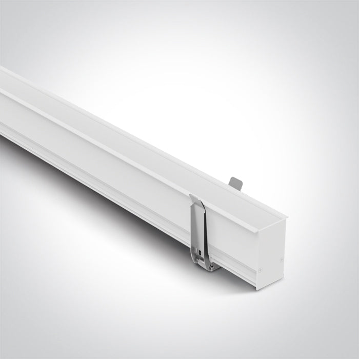 42002R/W: 2 meter MAXI Recessed magnetic profile ON/OFF and DALI 48V. Max 10m/driver, Max 400W/circuit. Complete with 2pcs end caps, cover, 1 set mechanical connector and 4 fixing clips..