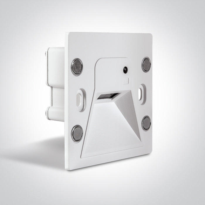 68000B/W/V WHITE WALL RECESSED 3W LED CCTV IP65 230V BS BOX DARK LIGHT