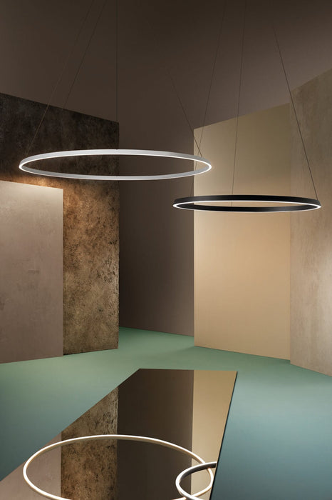 PENDANT CIRCULAR DOWNWARD Ø2000 SURFACE LED 108 LED WARM-WHITE 2400K DALI-2 BLA