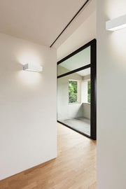 Wall Light Ip20 Toppi 250mm Led 9.4w 3000k White 598lm SKU: DE-0232-BLA - Toplightco